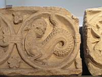 Cluny, Sculpture romane, Medaillon, Dragon (Musee du Palais Jean de Bourbon) (1)